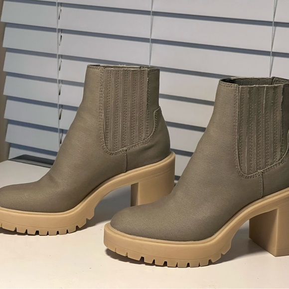 Dole Vita Canvase Sage Bootie Size 8 - Picture 14 of 15